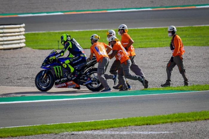 Valentino Rossi gagal finish di laga MotoGP Eropa 2020 karena masalah di sektor mesin.