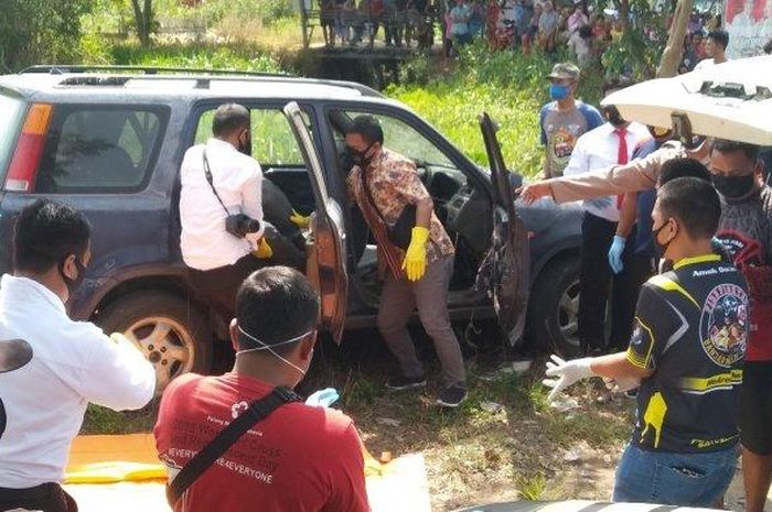 Kabin Honda CR-V dongkrok selama tiga tahun bikin geger, ada mayat pria membusuk di jok tengah