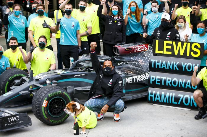 Lewis Hamilton mengunci gelar juara dunia tujuh kali setelah memenangkan F1 Turki 2020 (15/11).