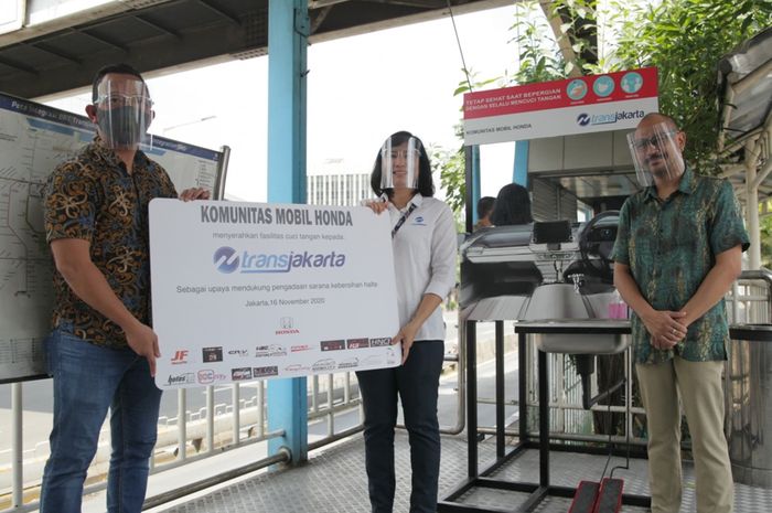 Komunitas mobil Honda sumbang fasilitas cuci tangan untuk halte Transjakarta