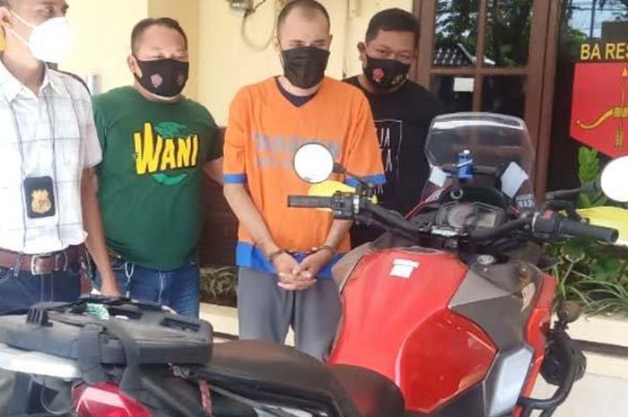 Kawasaki Versys-X 250 milik wartawan CNN yang digadaikan Pilot Gadungan di Sidoarjo, Jawa Timur