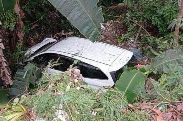 Kondisi mobil Daihatsu Terios yang mengalami kecelakaan di Desa Lappo Ase, Kecamatan Awangpone, Kabupaten Bone, Sulawesi Selatan Rabu (18/11/2020). 