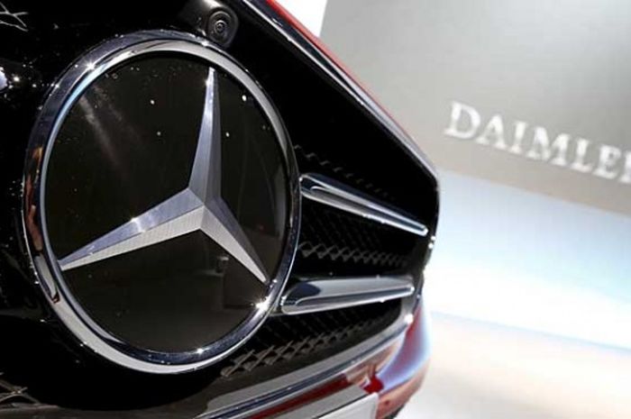 Perusahaan induk Mercedes-Benz, Diamler lakukan kerja sama dengan pabrikan China, Geely.