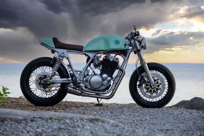 Yamaha SR500 cafe racer