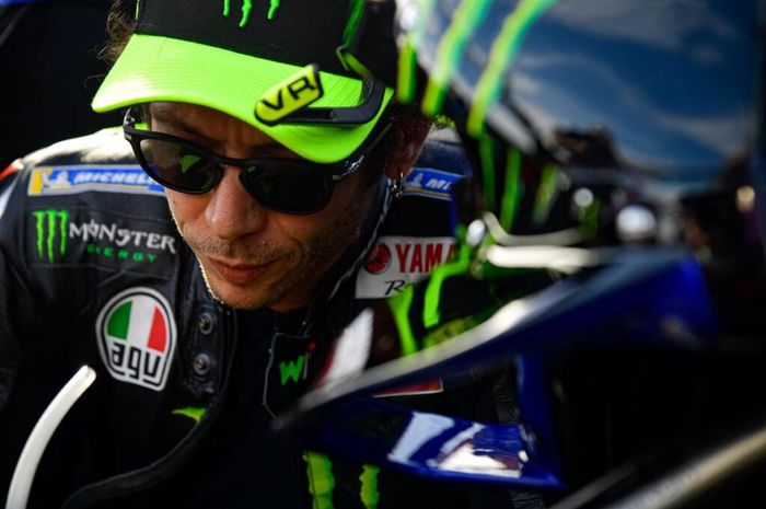 Valentino Rossi pindah ke tim Petronas Yamaha SRT.