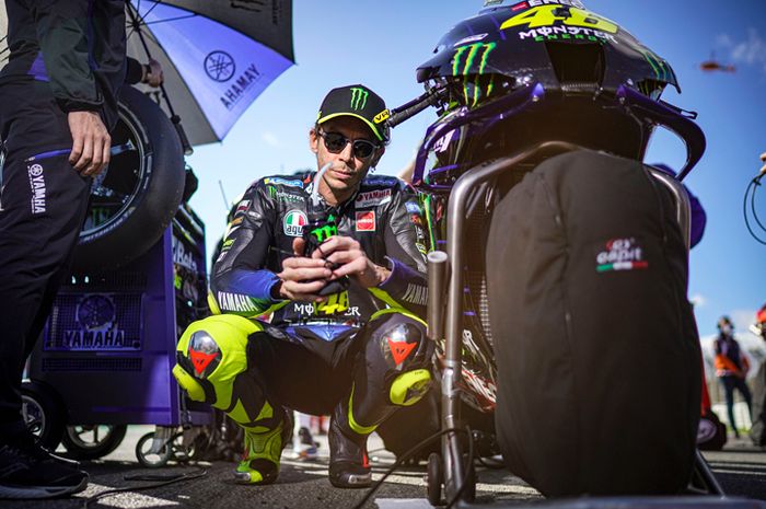MotoGP Portugal 2020 jadi balapan terakhir bersama tim Yamaha pabrikan, Valentino Rossi dapat tanda perpisahan