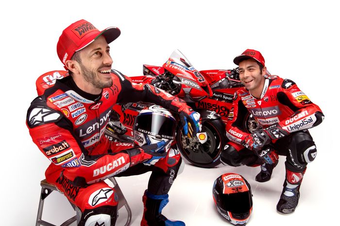 Pembalap Ducati, Andrea Dovizioso dan Danilo Petrucci  kesulitan jadi juara meski Marc Marquez tak turun balapan. Bos Tim ungkap penyebabnya