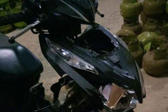 Honda Vario yang mengalami kerusakan setelah beradu lawan Honda Scoopy
