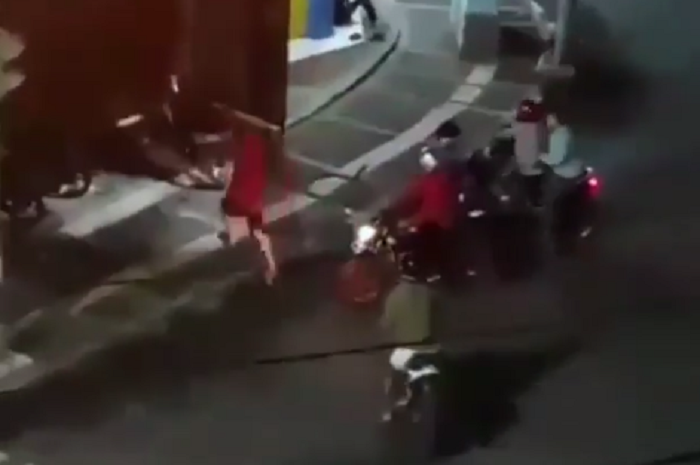 Viral, video detik-detik gerombolan geng motor rusak warnet di Tasikmalaya, Jawa Barat