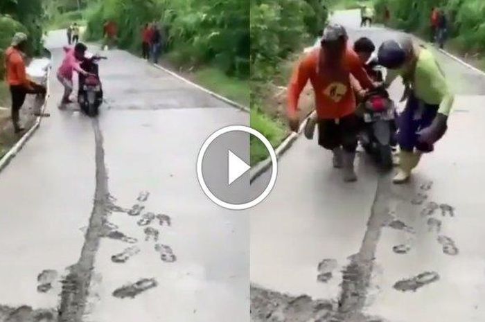 Seorang pemotor nekat menerobos adona beton jalan yang masih basah di Desa Tugu, Kecamatan Sendang, Kabupaten Tulungagung.