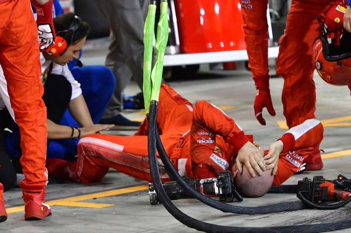 Momen mengerikan F1 Bahrain, Kimi Raikkonen lindas kaki kru Ferrari