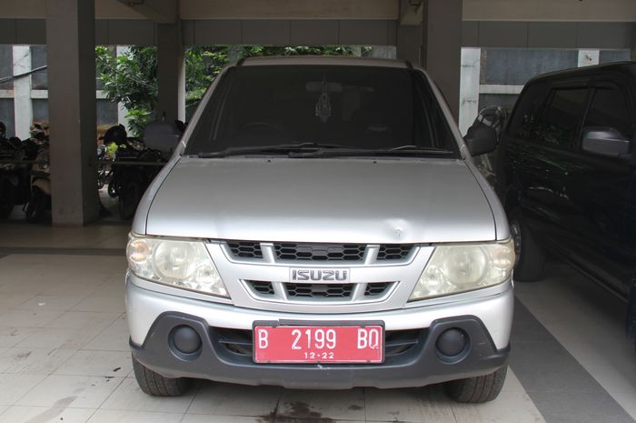 Isuzu Panther LV 2007 bekas mobil dinas dilelang