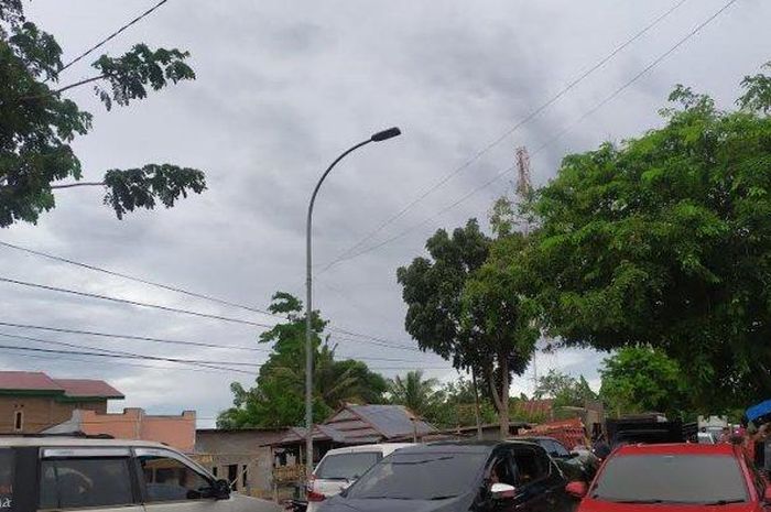 Kemacetan akibat kecelakaan Honda HR-V disosor Toyota Avanza di Bantaeng