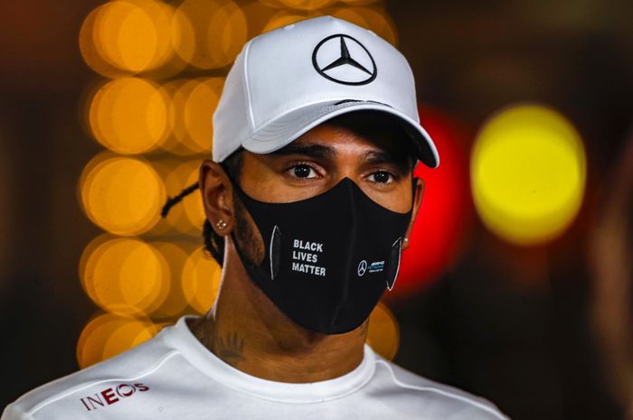 Lewis Hamilton dipastikan absen F1 Sakhir karena positif Covid-19