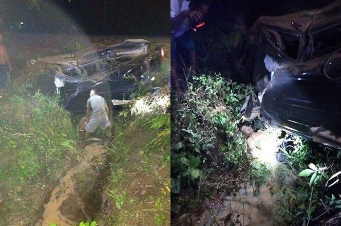 Toyota Kijang Innova koprol ke parit hingga porak-poranda usai sikat tikungan dengan kecepatan tinggi