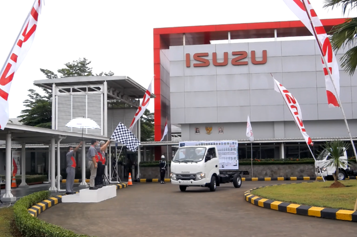 PT Isuzu Astra Motor Indonesia mengekspor Isuzu Traga