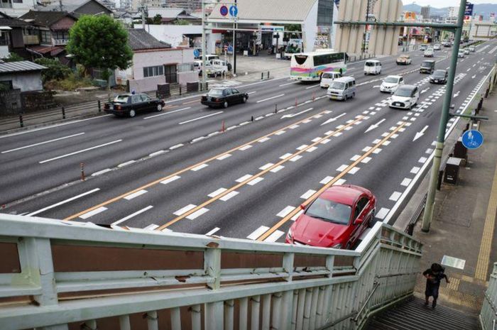 Pemerintah Jepang berencana melarang penjualan mobil berbahan bakar fosil pada 2030 mendatang.