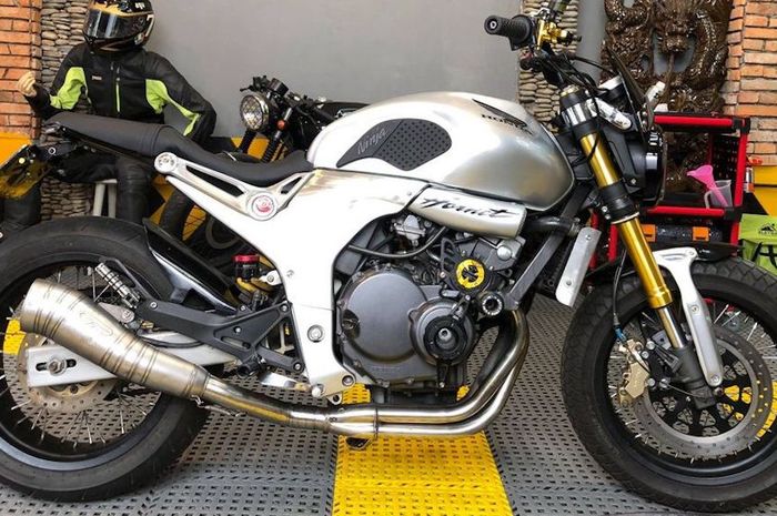 Honda CB250F mirip BMW R nineT