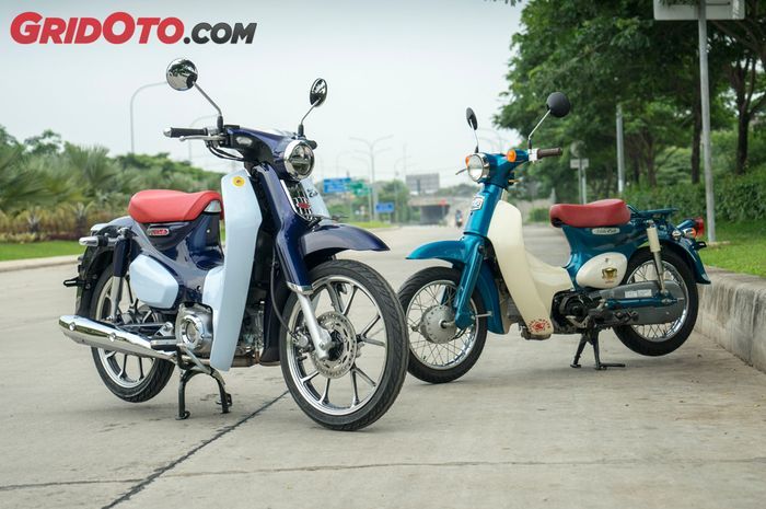 Honda Super Cub C125 (kiri) bersama versi lawasnya (kanan)