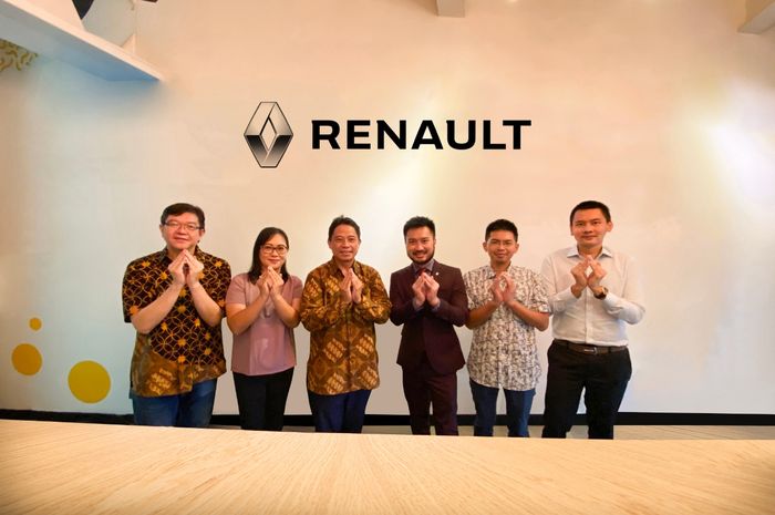 Kiri ke kanan : Andrew Limbert (CEO Renault Indonesia), Fransiska Inggrid (CFO Renault Indonesia), Joe Surya (Komisaris Utama MRI),Rudy Salim, Robert Liong, Ronny Liong (Jajaran Direksi Prestige Motorcars)