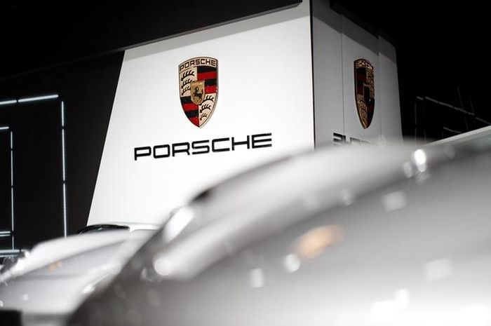 Porsche berencana untuk pertahankan eksistensi mesin pembakaran internal di masa depan.