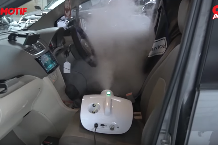 Proses fogging menggunakan Viruklin pada kabin Suzuki Ertiga Dreza