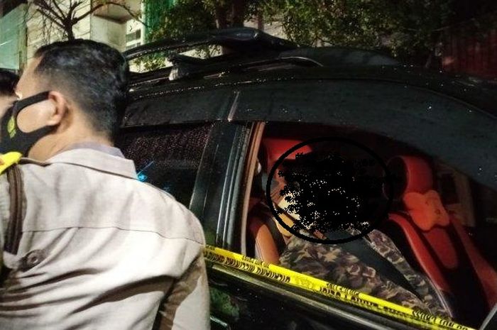 Pria berjaket loreng ditemukan tak bernyawa di balik kemudi Toyota Fortuner di Jl Tentara Pelajar, Wajo, Makassar, Sulawesi Selatan