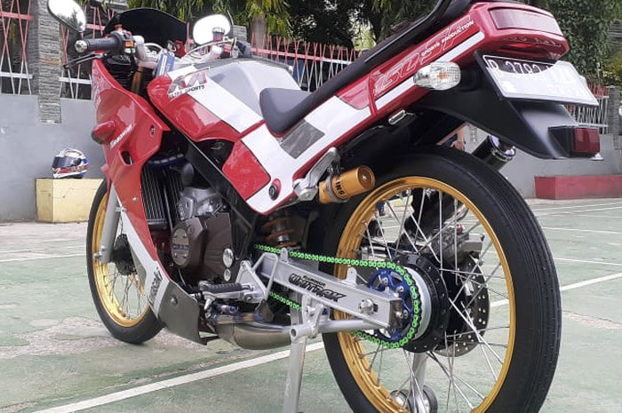 Keren! Kawasaki Ninja SS rasa Bejita ganti velg palang pakai jari-jari ditopang sokbreker hedon.