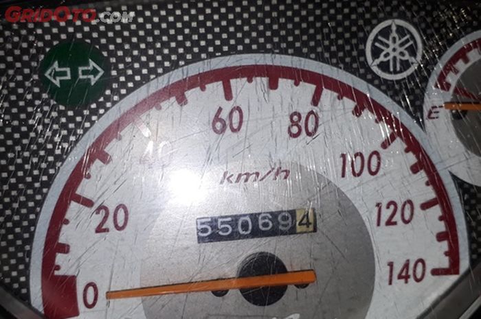 Ilustrasi jarum speedometer Yamaha Mio generasi awal ngaco, naik turun tak beraturan