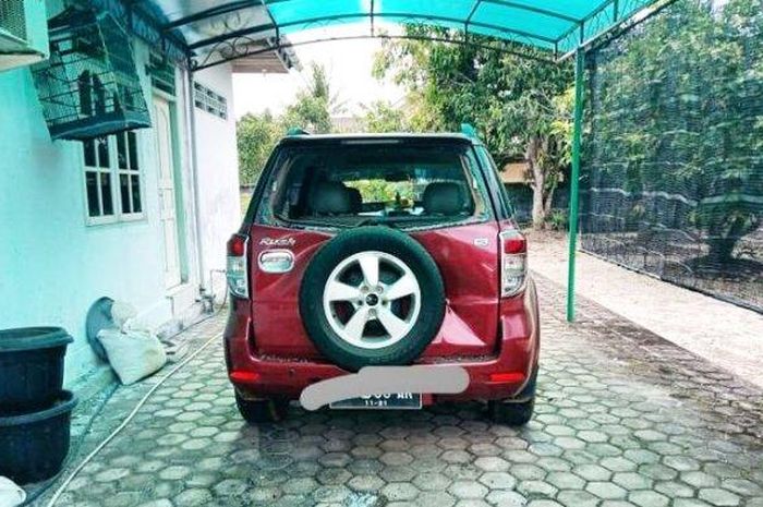 Toyota Rush milik juragan kapal di Lingga, Kepulauan Riau yang kena teror