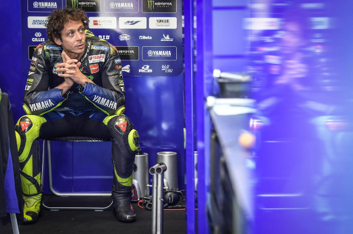 Mantan pembalap Lewis Capirossi sampaikan prediksi mengenai gelaran MotoGP 2021 mendatang. Valentino Rossi akan lebih kompetitif?