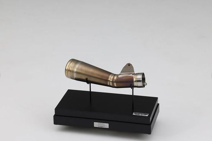 Silincer knalpot bekas Honda RC213V milik Marc Marquez yang dijual