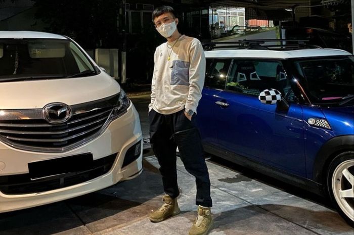 Dokter tirta dengan Mazda Biante dan MINI Cooper S miliknya