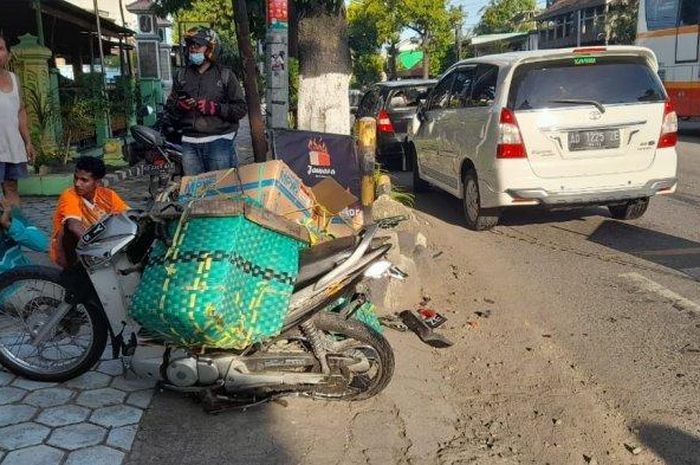 Kecelakaan beruntun Toyota Kijang Innova, Honda Supra X 125, dua Scoopy, Honda Jazz dan Mitsubishi Outlander Sport di kota Sragen