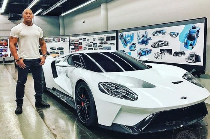 Dwayne Johnson memiliki koleksi Ford GT 2017