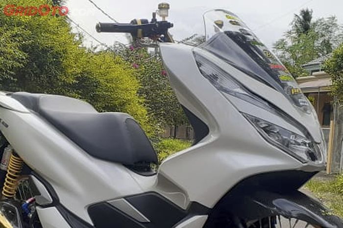 Honda PCX bertabur aksesori 'emas'