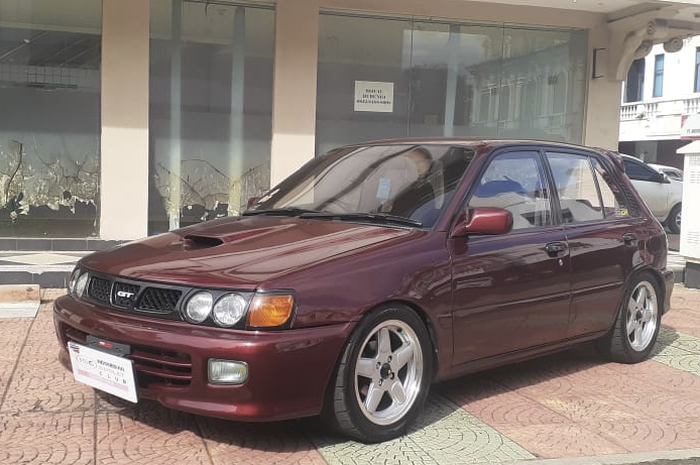 Trend ninetys menggila, Toyota Starlet eksis ber make up ala GT Turbo meaty fitment.
