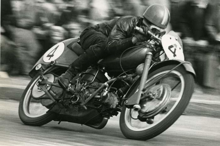 Bruno Ruffo, pembalap motor asal Italia yang berhasil memenangkan gelar juara dunia hanya dengan 17 poin.
