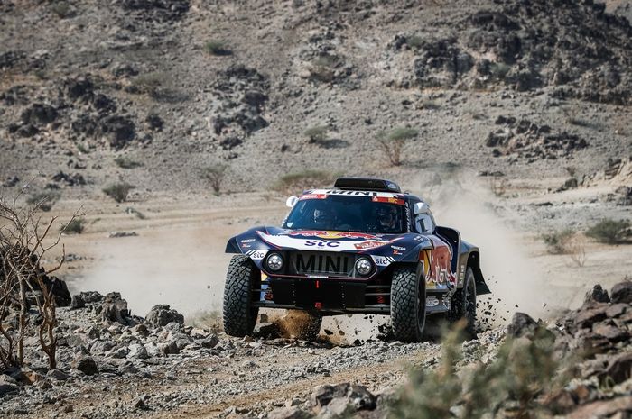 Carlos Sainz menang stage 1 kategori mobil Reli Dakar 2021