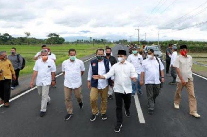 Bupati Banyuwangi Abdullah Azwar Anas ingin rute alternatif Genteng-Gambiran tuntas di 2021 ini