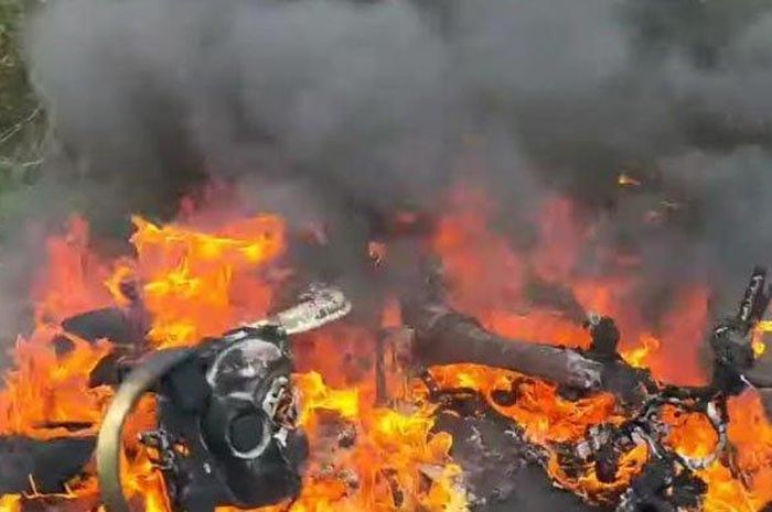 Honda Scoopy yang baru berumur dua bulan hangus terbakar di Gresik, Jawa Timur