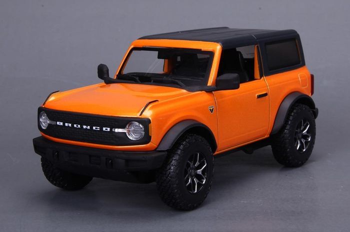 OtoToys Ford Bronco 2021 dari Maisto.