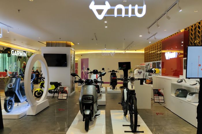 NIU baru saja membuka toko premium pertama mereka di Indonesia, beli motor listrik bisa dapat diskon Rp 2 juta dan promo lainnya