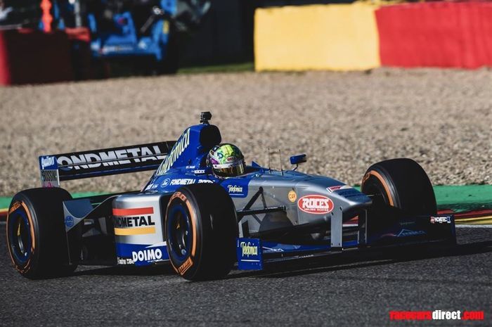 Mobil Formula 1 Minardi M198 dijual, gendong mesin V10 kondisi prima, harga khusus para sultan