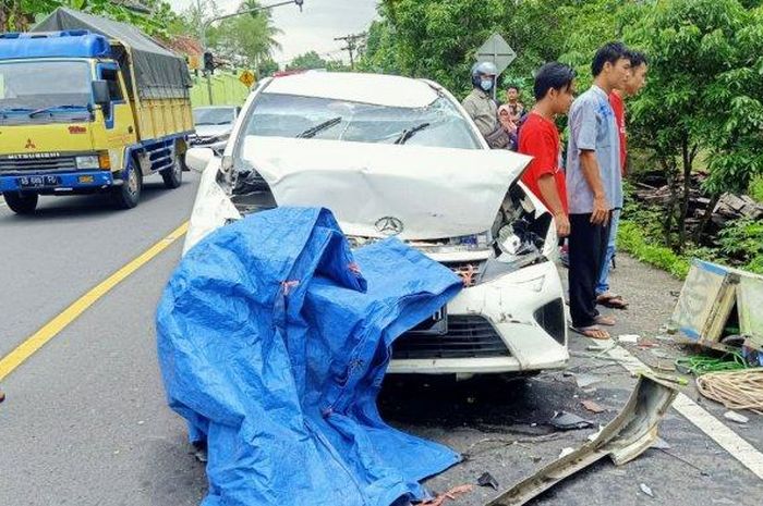 Daihatsu Ayla yang terlibat kecelakaan karambol di Patuk, Gunung Kidul