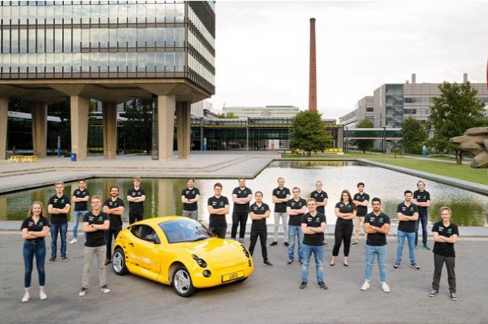 Sekelompok mahasiswa Belanda membuat mobil listrik yang dibangun dari bahan daur ulang sampah plastik.