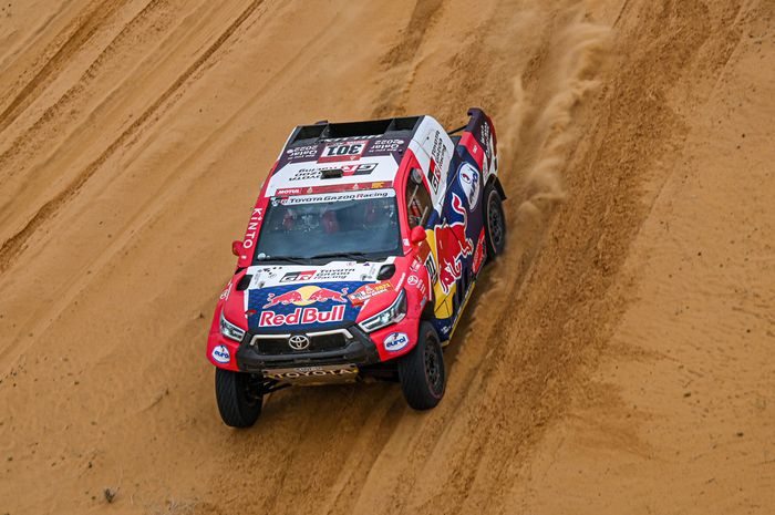 Pembalap Toyota Gazoo Racing, Nasser Al-Attiyah, berhasil memenangkan stage 8 kategori mobil Reli Dakar 2021