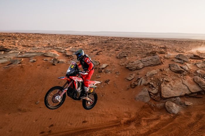 Kevin Benavides menang stage 9 kategori motor Reli Dakar 2021, Toby Price crash