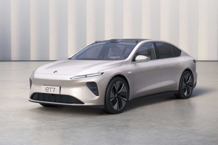 NIO ET7 mobil listrik asal China pesaing Tesla