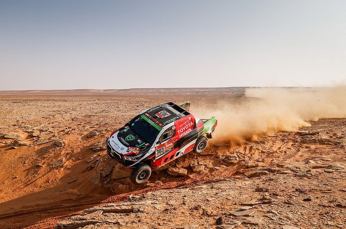 Yazeed Al Rajhi menang stage 10 kategori mobil Reli Dakar 2021